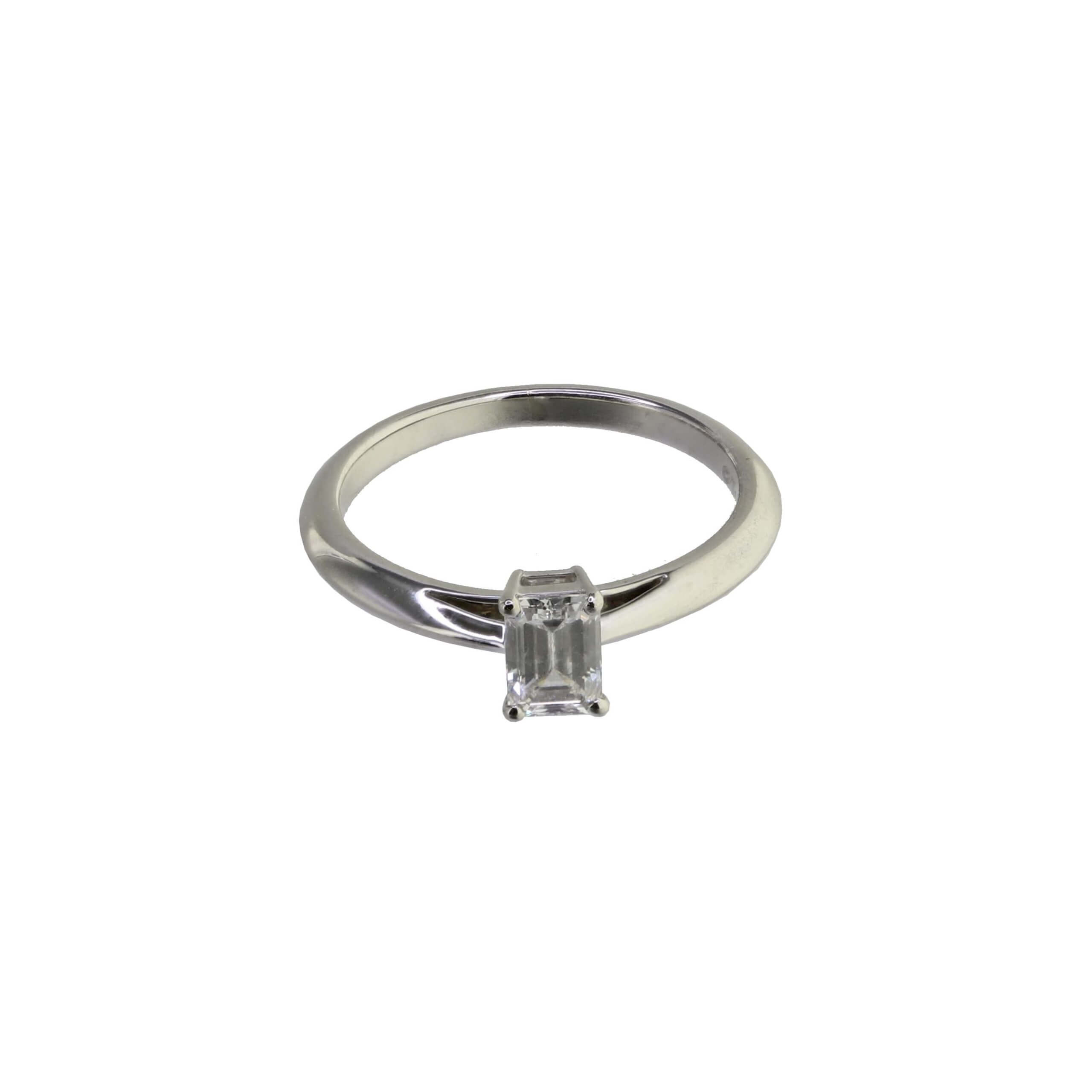 Diamond Ring, signed Tiffany & Co